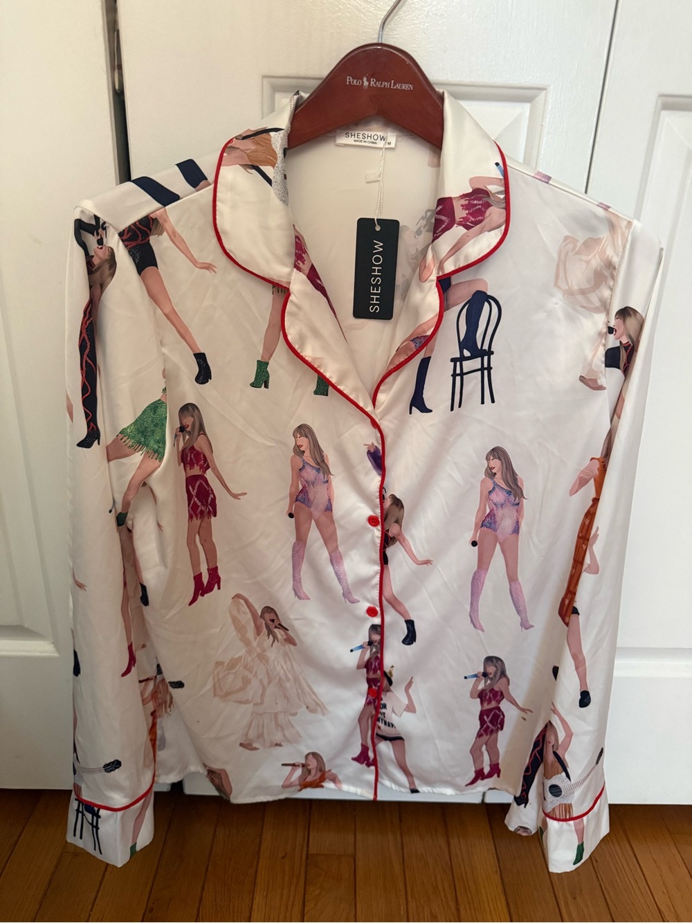 (Taylor Swift)SheShow White Satin Printed Long Sleeve Pajama Top with Red Piping
